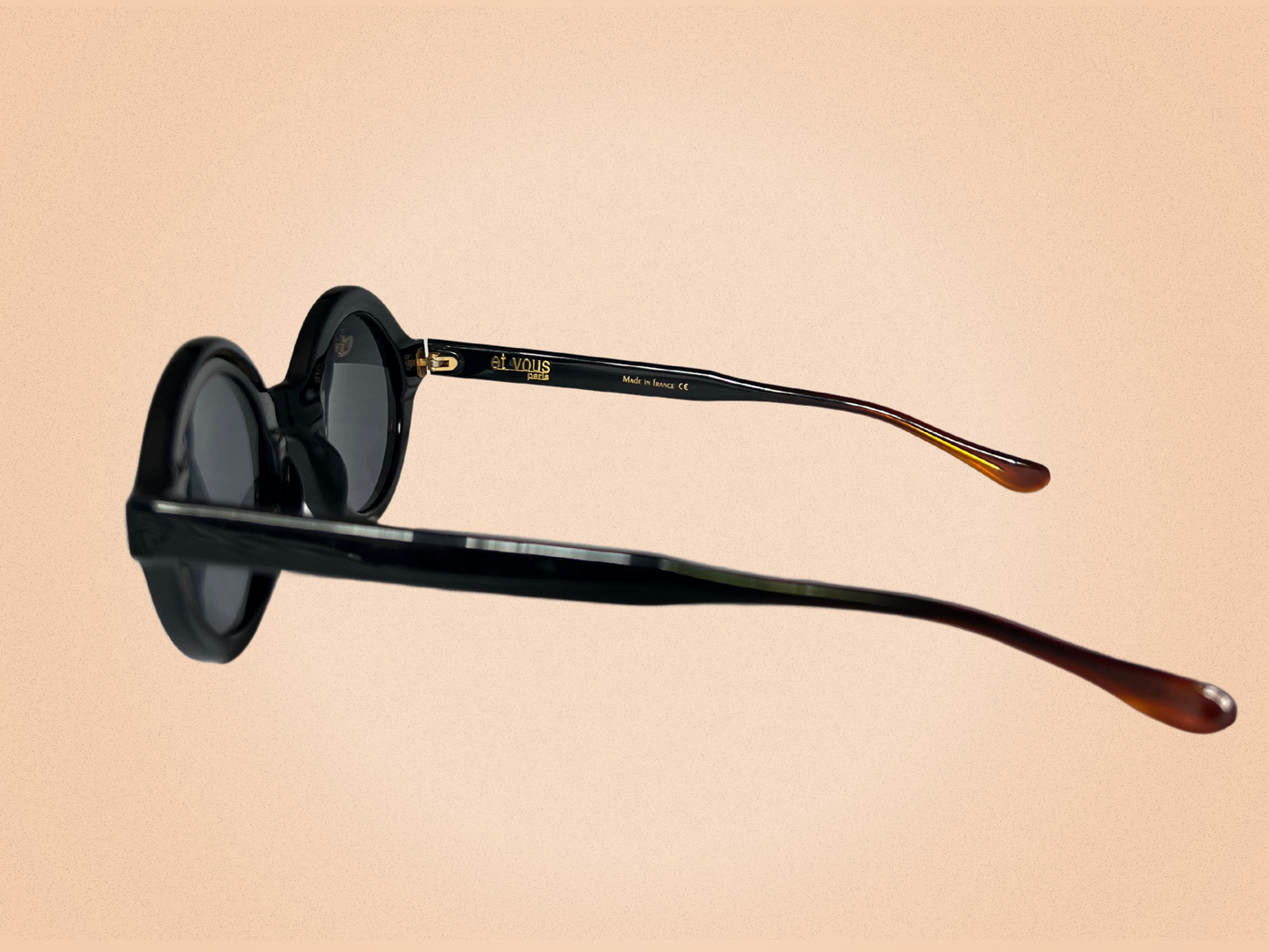 Lunettes de Soleil Vintage Et Vous Paris – Modèle 1B008 BPLA 001 – Monture Ronde Noire Brillante – Fabriquées en France