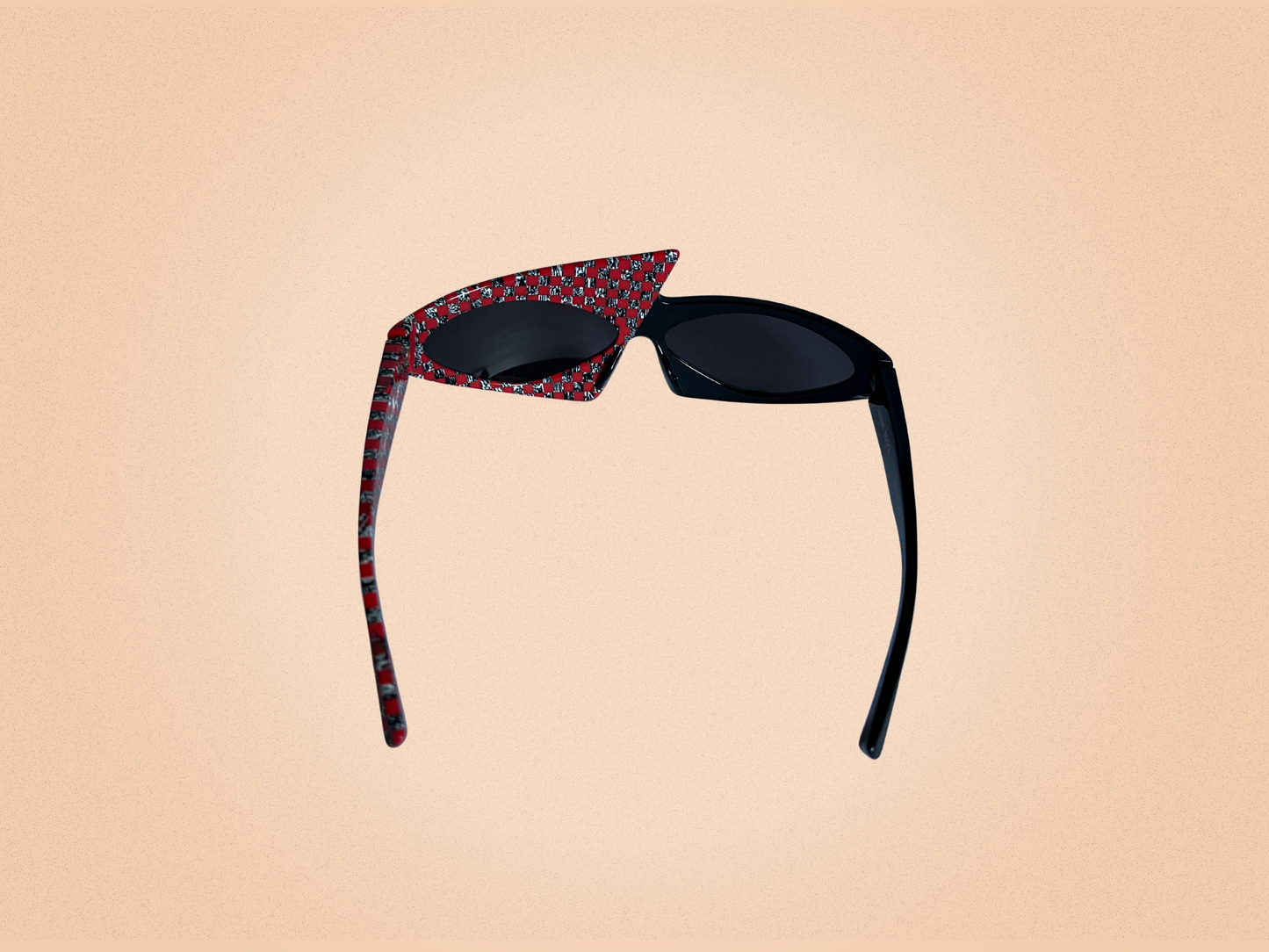 Alain Mikli Vintage – Modèle AL0841 0013 – Lunettes de Soleil Asymétriques Rouges et Noires – Fait Main en France