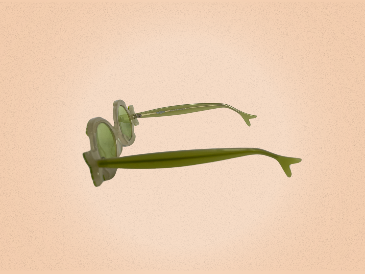 BOZ MoonFish – Lunettes de soleil vintage de collection – Acétate vert sculpté – Fabriquées en France (Jura)
