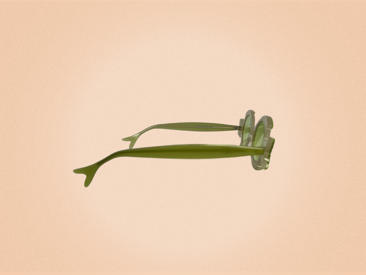 BOZ MoonFish – Lunettes de soleil vintage de collection – Acétate vert sculpté – Fabriquées en France (Jura)